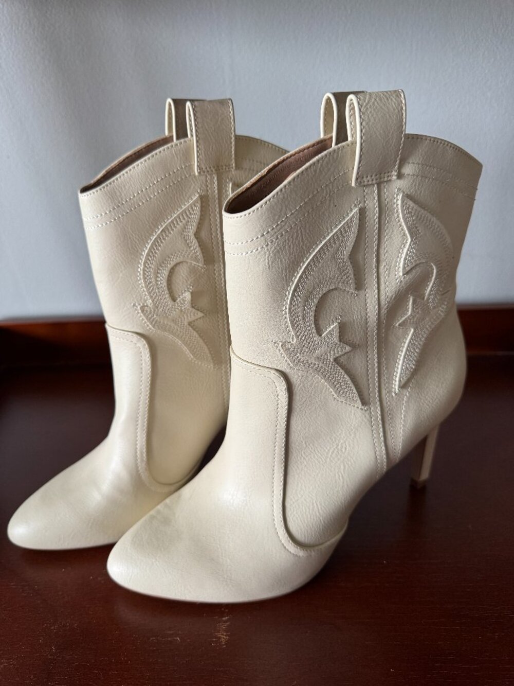 BCBG Generation Western Boots Size 7